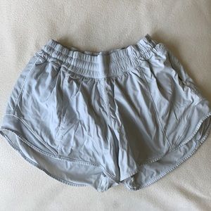 White lulu lemon shorts, 6 tall.